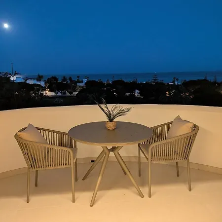 Boutique With Sea Views In
