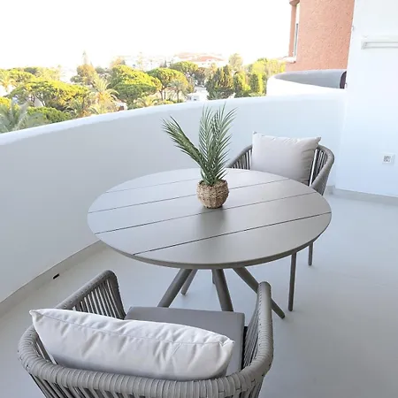 Boutique With Sea Views In Appartamento